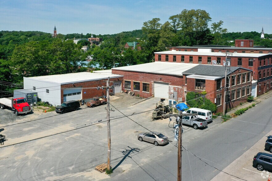 More Photos Of 11 Oakland St, Amesbury Warehouse For Lease