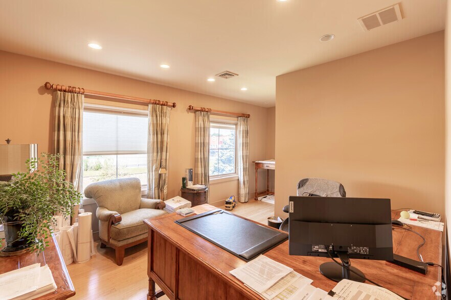 More Photos Of 83 Orchard Hill Park Dr, Leominster Office For Sale