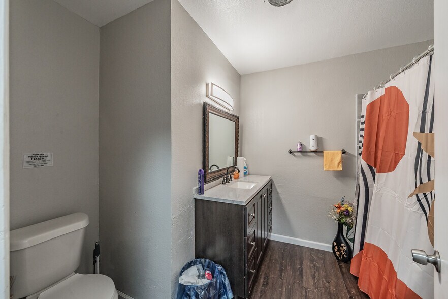 More Photos Of 7235 Glenview Dr, Richland Hills Office For Sale