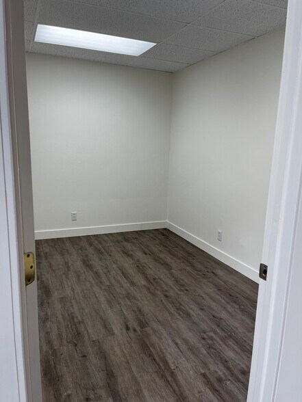 More Photos Of 1420 W Rosecrans Ave, Gardena Service For Lease