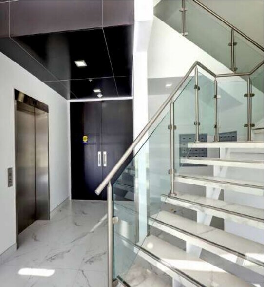 More Photos Of 320 Matheson Blvd W, Mississauga Medical For Lease
