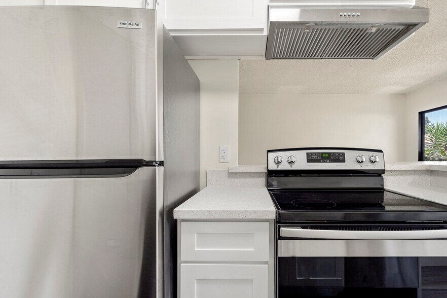 More Photos Of 200 S Avenue 59, Los Angeles Apartments For Sale