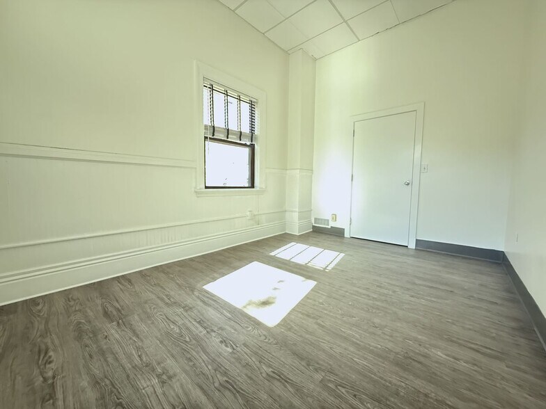 More Photos Of 5 Warren St, Concord Storefront Retail Office For Lease