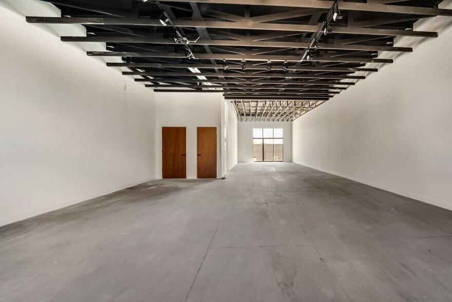 More Photos Of 4763 Algiers St, Dallas Loft Creative Space For Sale