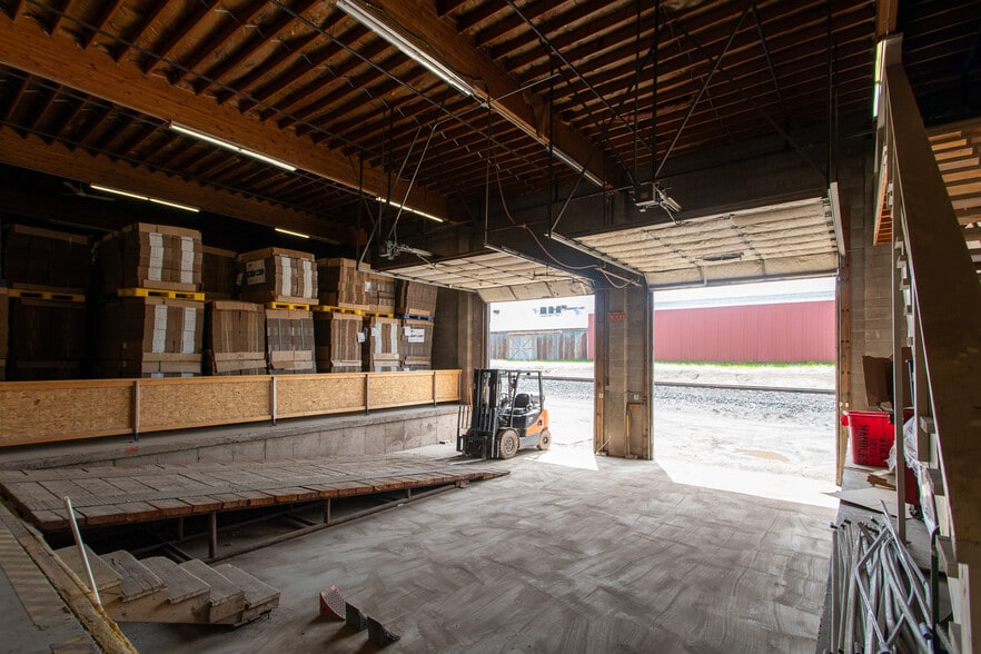 More Photos Of 901 9th St N, Great Falls Showroom For Sale