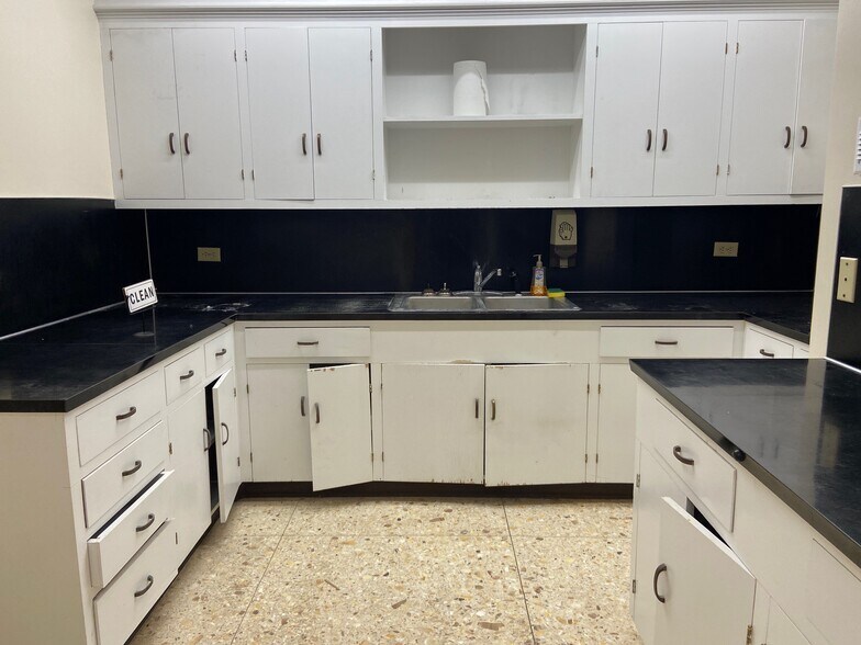 More Photos Of 11119 Highway 76, Healdton Office For Sale