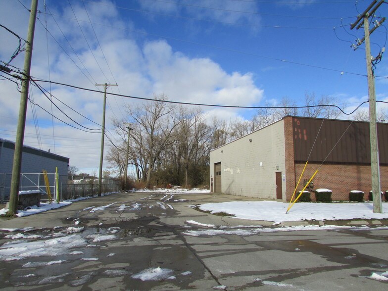 More Photos Of 14033-14055 Achyl Ave, Warren Warehouse For Sale