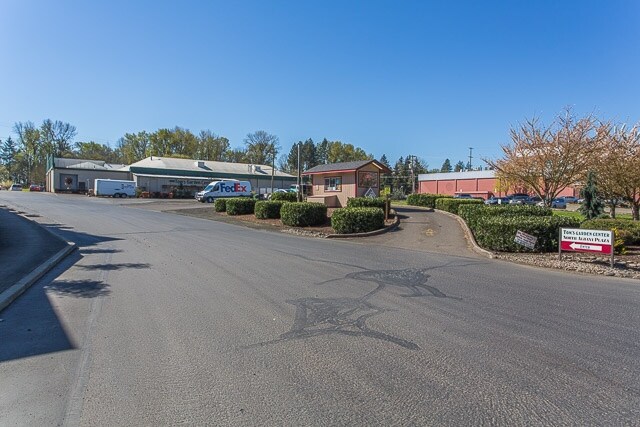 More Photos Of 350 Hickory St NW, Albany Garden Center For Sale