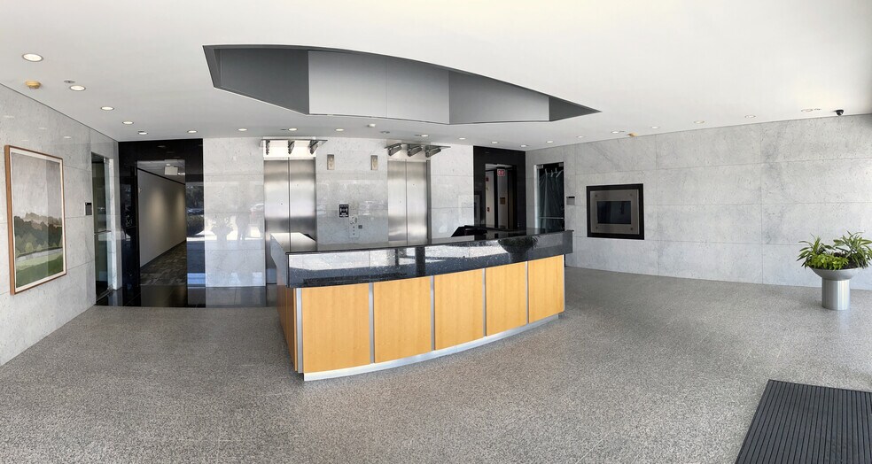 More Photos Of 2425 Fountain View Dr, Houston Office For Lease