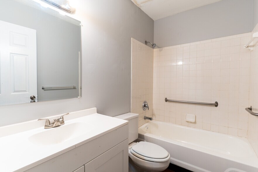 More Photos Of 1743 Culbertson Ave, New Albany Apartments For Sale