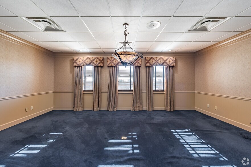 More Photos Of 600 Village Trace NE, Marietta Loft Creative Space For Lease