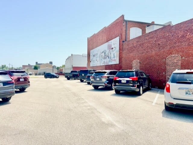 More Photos Of 210 W 9th St, Coffeyville Office For Sale