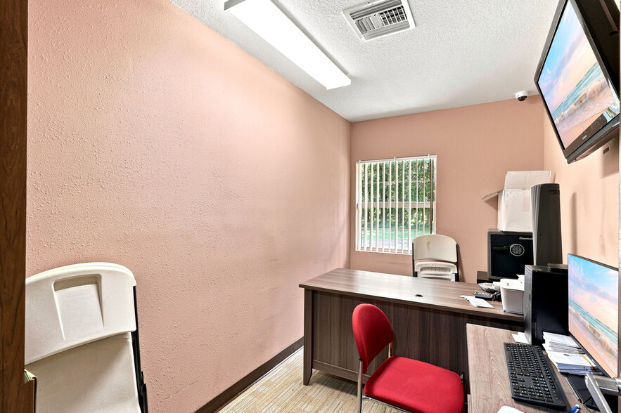 More Photos Of 3075 N Goldenrod Rd, Winter Park Religious Facility For Sale