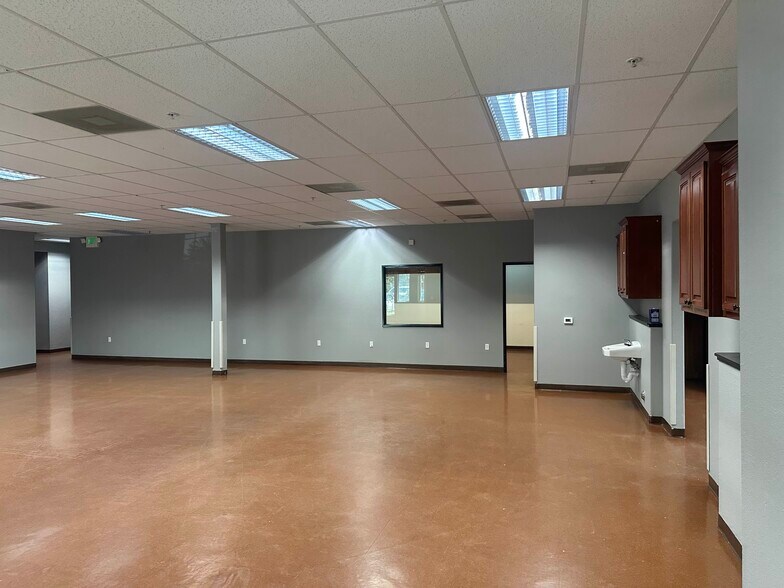 More Photos Of 953-959 E Monte Vista Ave, Turlock Office For Lease