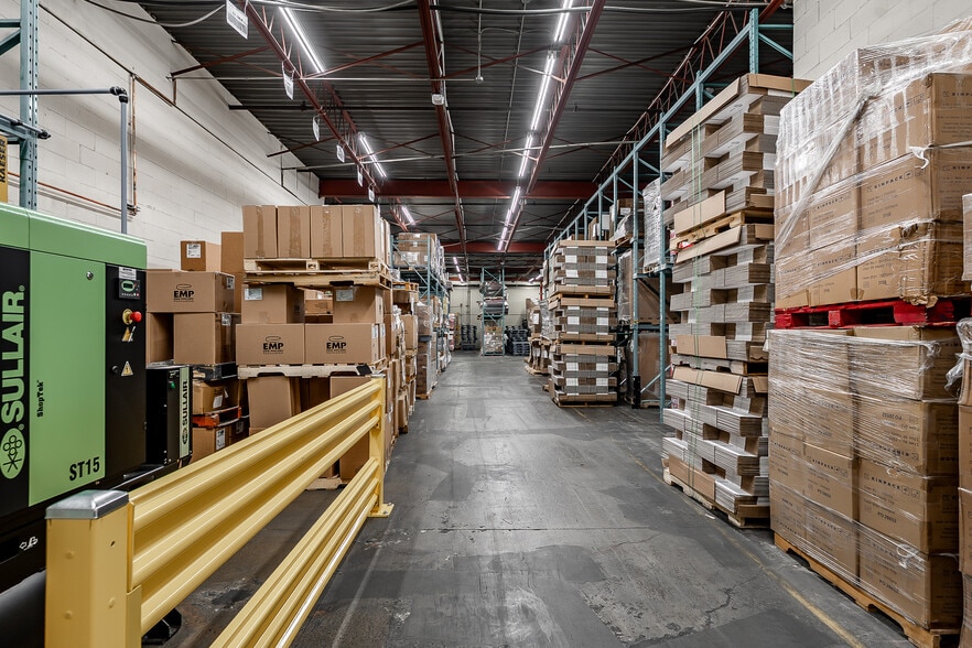 More Photos Of 1755 Rue Berlier, Laval Warehouse For Sale