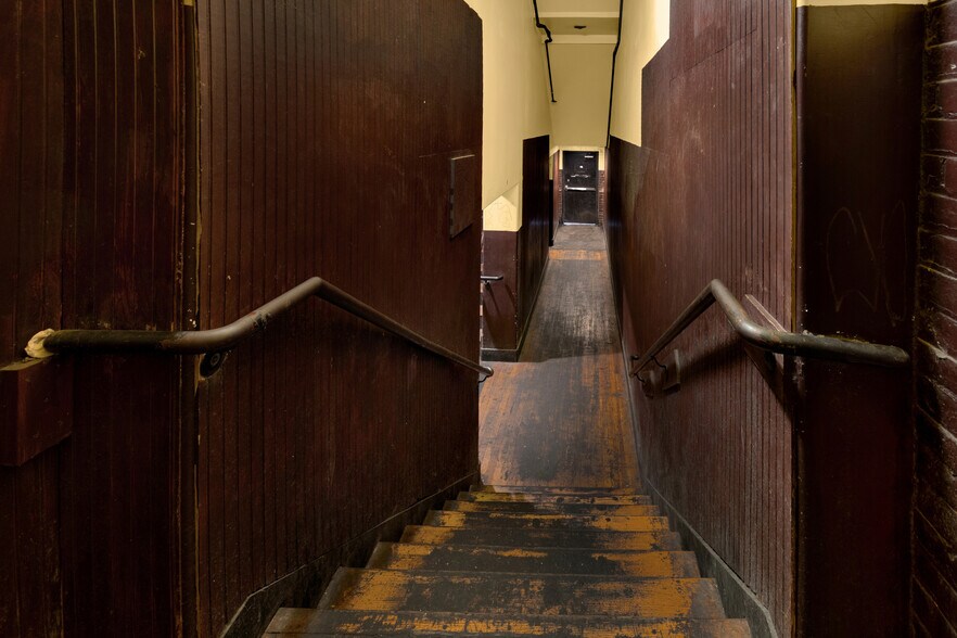 More Photos Of 139 E Hopkins St, San Marcos Bar For Sale