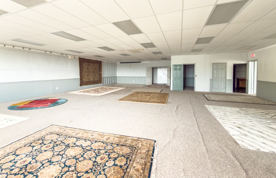 More Photos Of 6704 Williamson Rd, Hollins Storefront For Sale