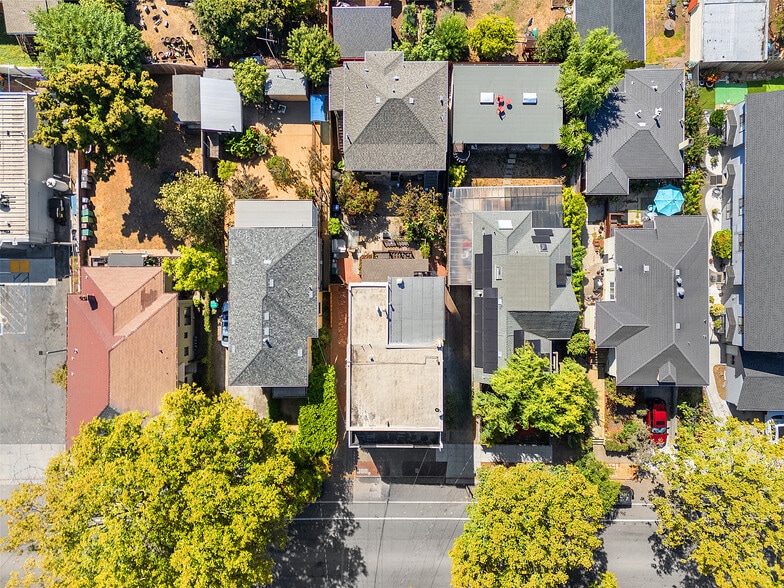 More Photos Of 823-825 55th St, Oakland Apartments For Sale