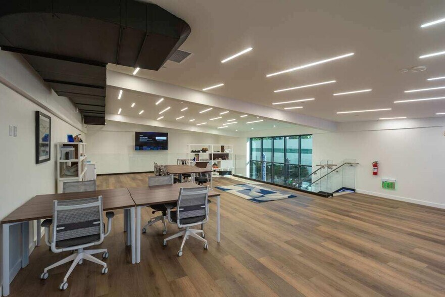 More Photos Of 2525 N Naomi St, Burbank Movie Radio TVStudio For Sale