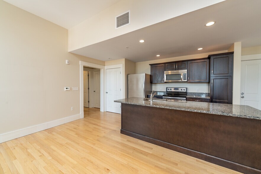 More Photos Of 132 Main St, Brattleboro Apartments For Sale