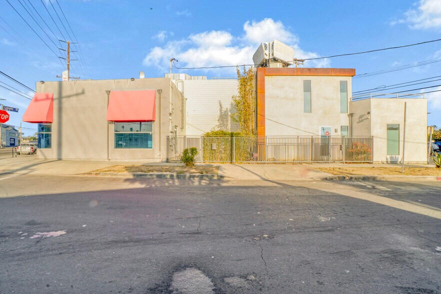 More Photos Of 328 Lincoln Blvd, Venice Storefront Retail Residential For Sale