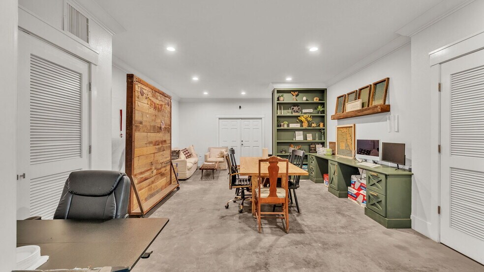 More Photos Of 705 Jerry Smith Rd, Dover Light Manufacturing For Sale