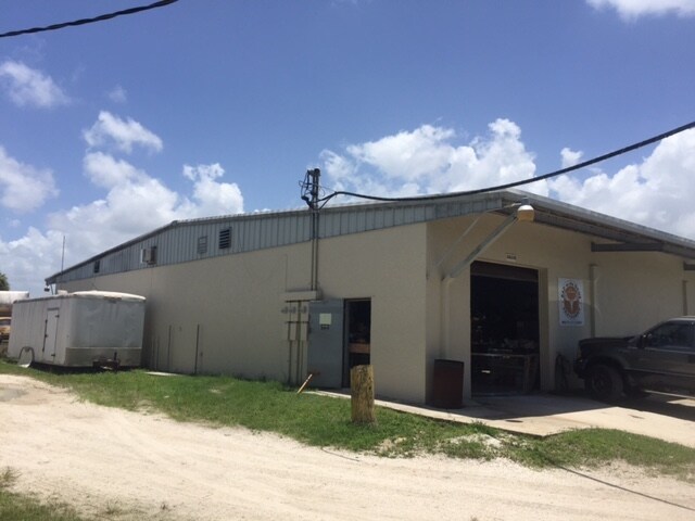 More Photos Of 860 S River Rd, Englewood Warehouse For Lease