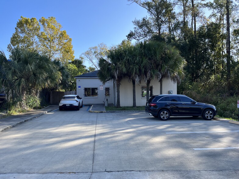 More Photos Of 1343 Lane Ave S, Jacksonville Veterinarian Kennel For Sale
