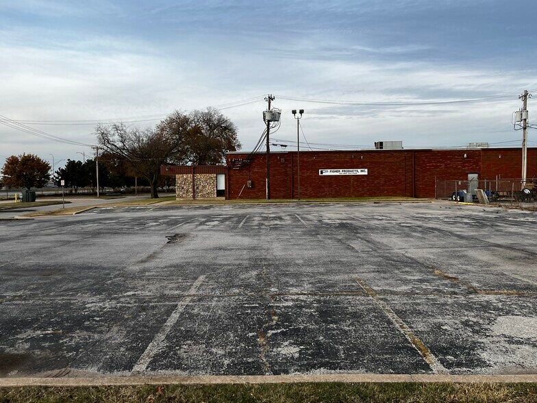 More Photos Of 2201 S Rosedale Ave, Tulsa Manufacturing For Sale