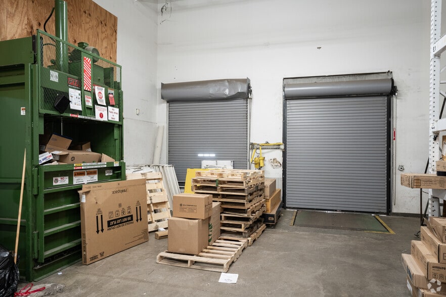 More Photos Of 1737 S Staples St, Corpus Christi Freestanding For Lease