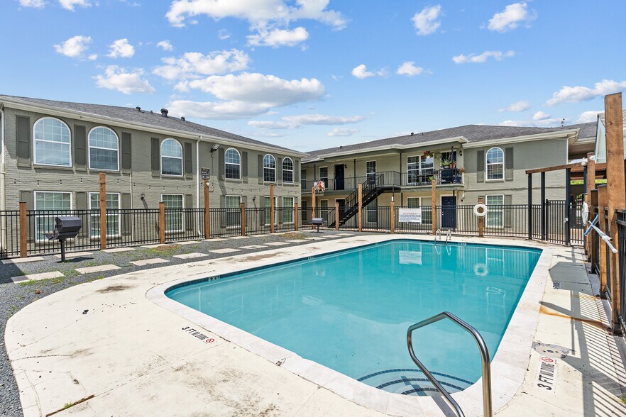 More Photos Of 8330 Carvel Ln, Houston Apartments For Sale