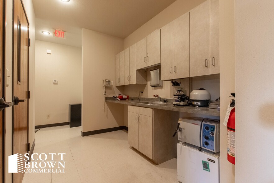 More Photos Of 3204 Colorado Blvd, Denton Medical For Sale