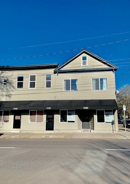 More Photos Of 1733-1737 SE Morrison St, Portland Apartments For Lease