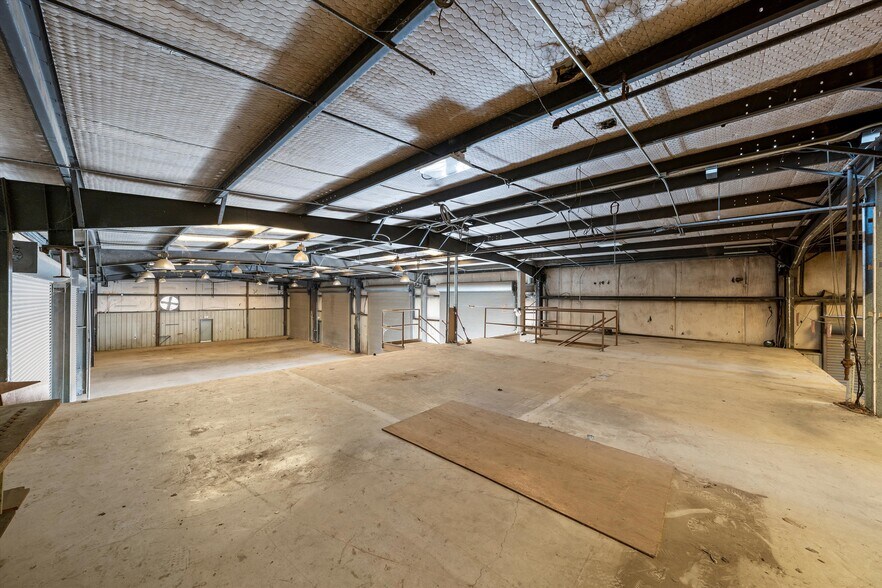 More Photos Of 7324 Steinbeck Dr, Waco Warehouse For Sale