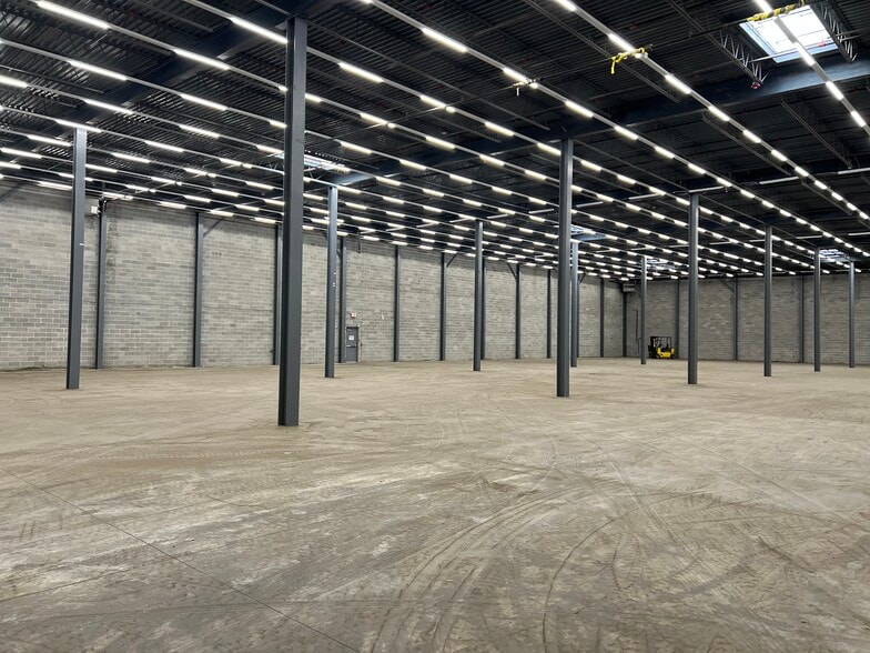 More Photos Of 120 Clyde Rd, Somerset Warehouse For Lease