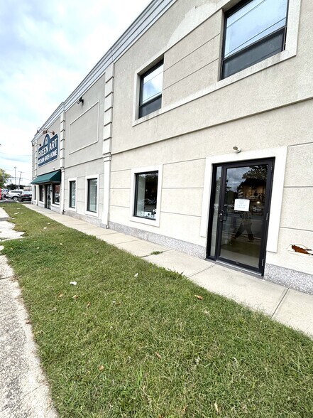 More Photos Of 17 E Jericho Tpke, Huntington Station Storefront Retail Office For Sale
