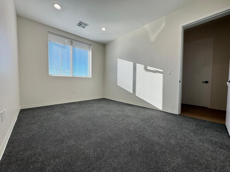 More Photos Of 1400 N Coit Rd, McKinney Unknown For Lease