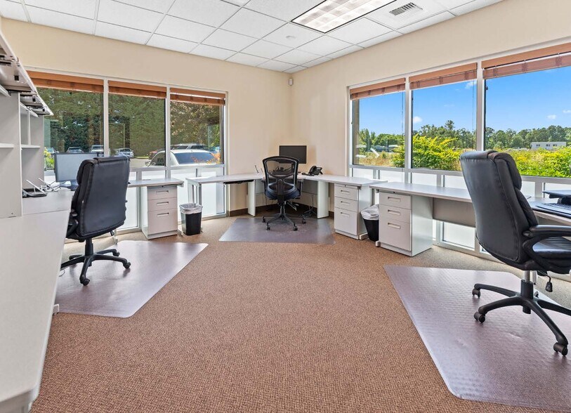 More Photos Of 3220 State St, Salem Office For Sale
