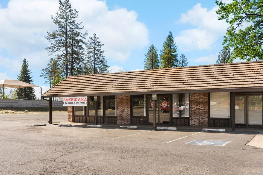 More Photos Of 7126 Skyway, Paradise Storefront Retail Office For Lease
