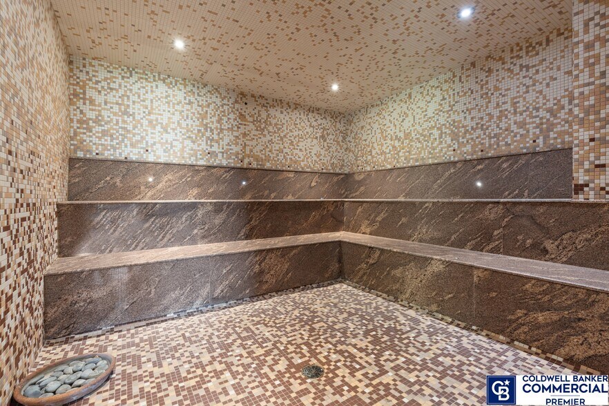 More Photos Of 4381 W Flamingo Rd, Las Vegas Hotel For Lease