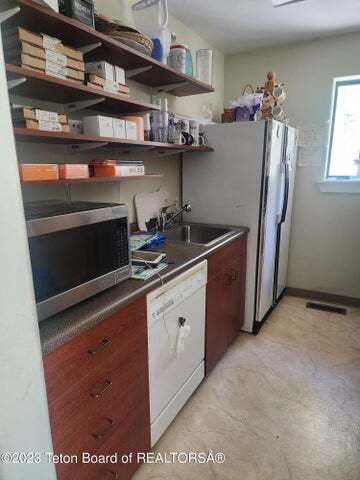 More Photos Of 37 Fremont Lake Road, Pinedale Medical For Sale