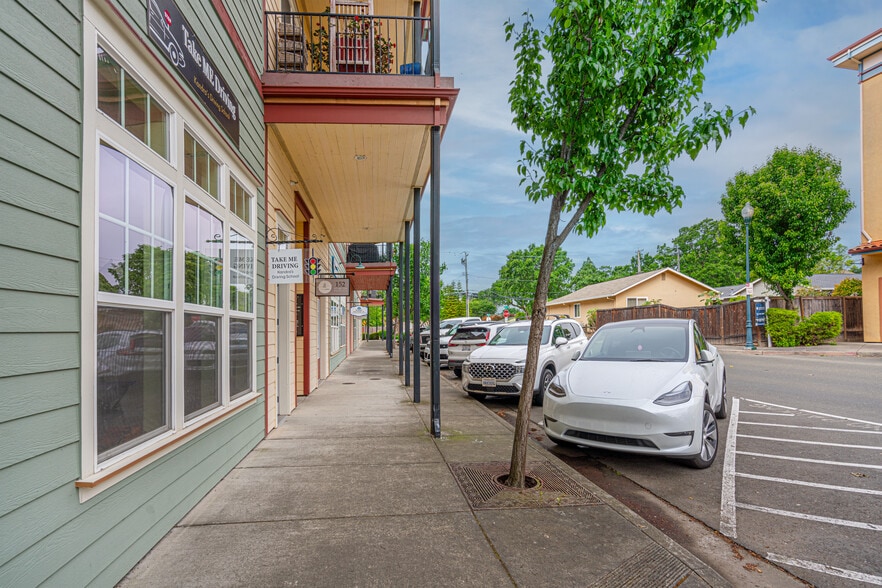 More Photos Of 148 Johnson St, Windsor General Retail For Sale