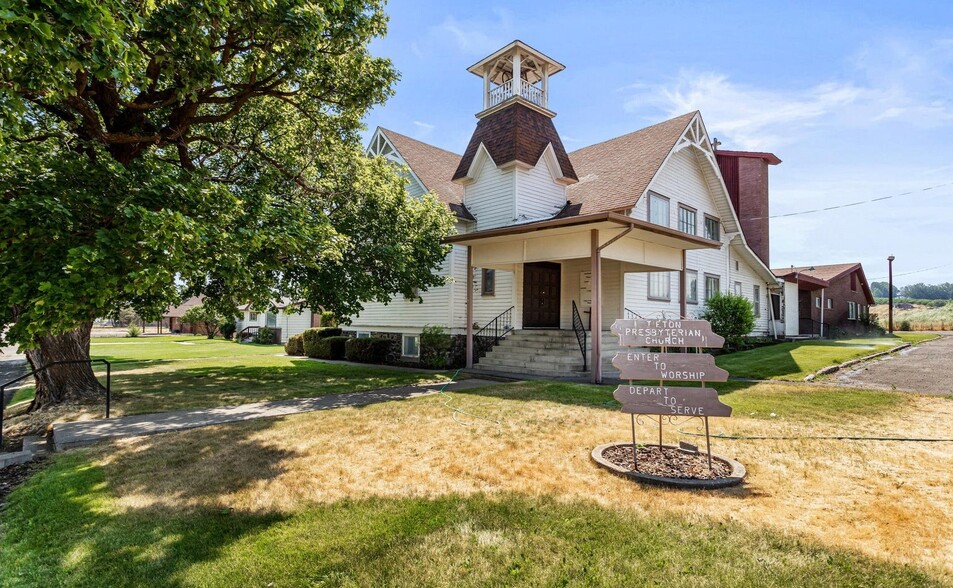 Primary Photo Of 720 Franklin Rd, Tieton Religious Facility For Sale