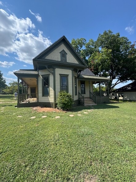 More Photos Of 612 S Rogers St, Waxahachie Office For Sale