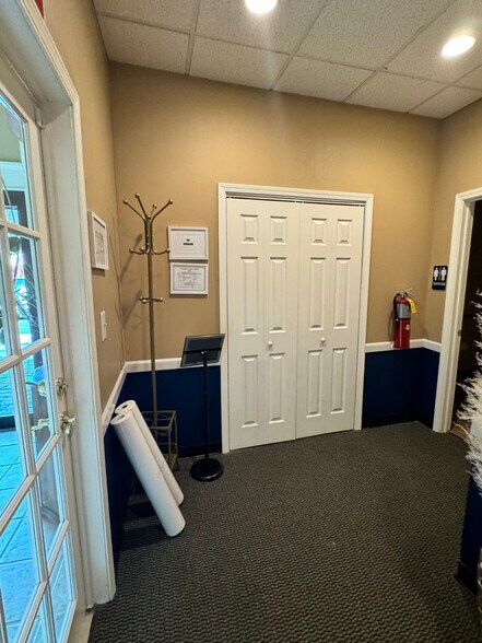 More Photos Of 351-361 W Main St, Leola General Retail For Lease