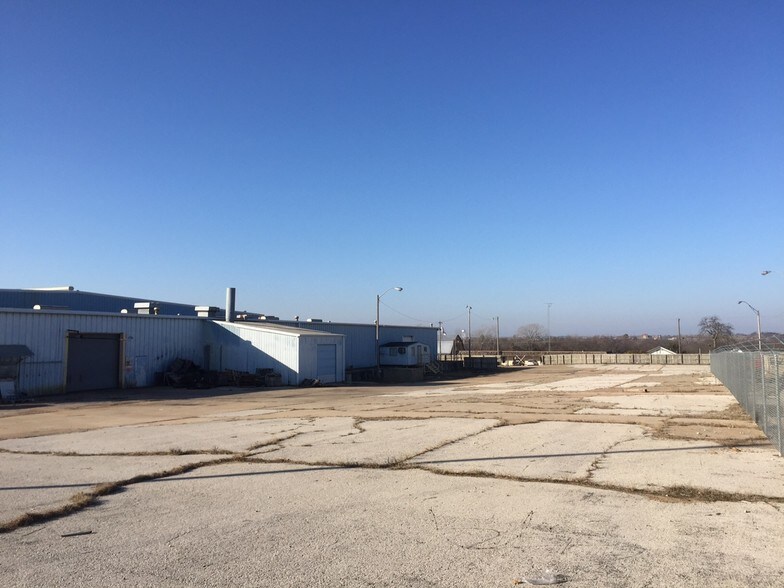 More Photos Of 400 N Harvey St, Seminole Manufacturing For Lease