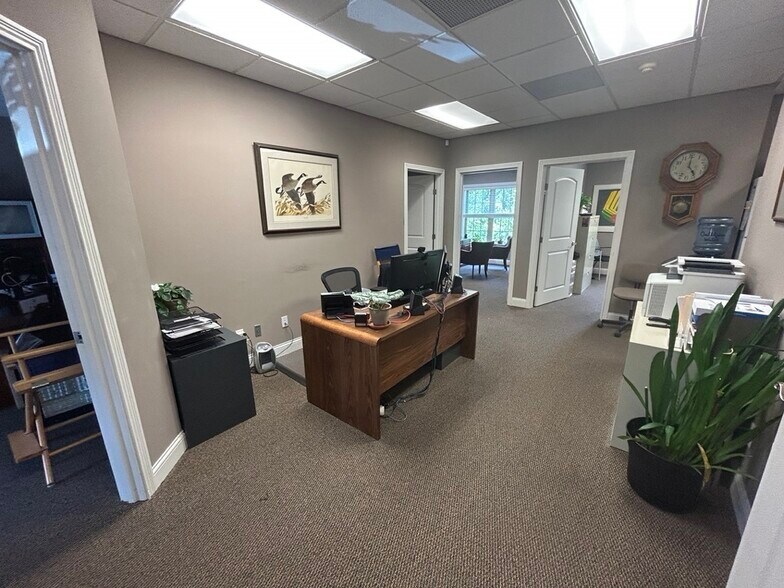 More Photos Of 5082-5086 Wooster Rd, Cincinnati Medical For Sale