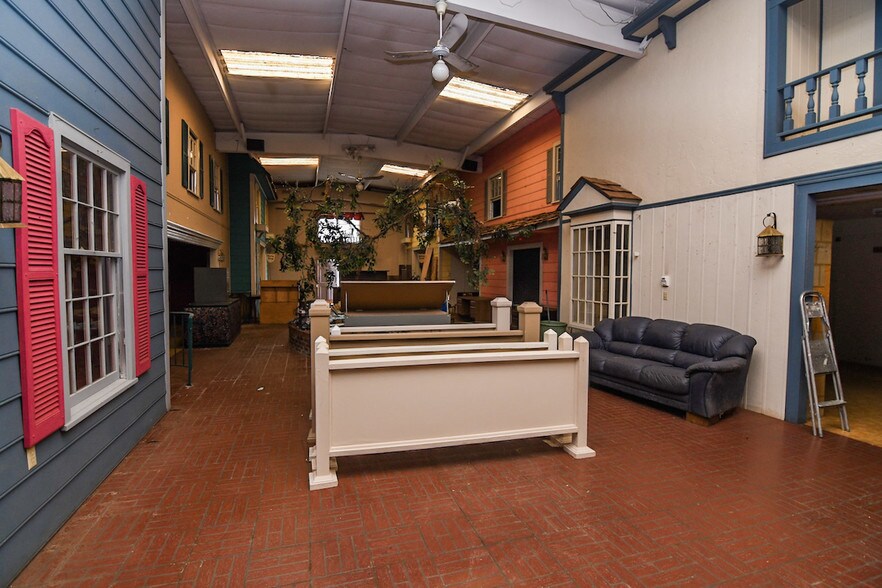 More Photos Of 106 W North Railroad St, Four Oaks Storefront For Sale