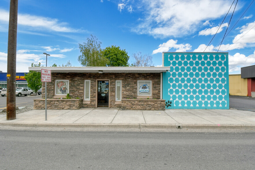 Primary Photo Of 1901 SW Court Ave, Pendleton Veterinarian Kennel For Sale