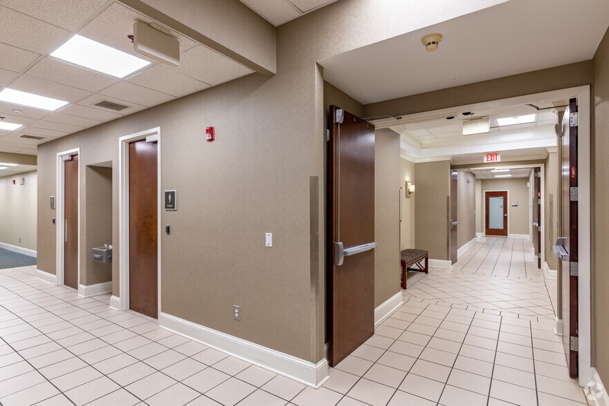 More Photos Of 3915 Cascade Rd, Atlanta Medical For Lease